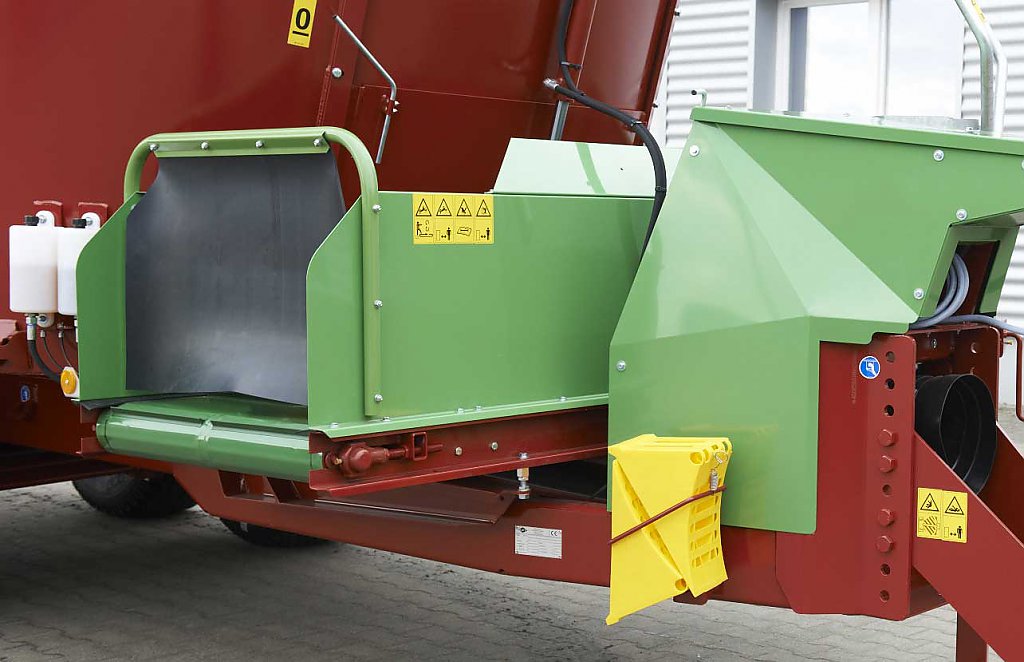 photo of the front crossover conveyor option for the diet feeder